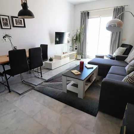 アパート Penthouse In Valle Golf エステポナ